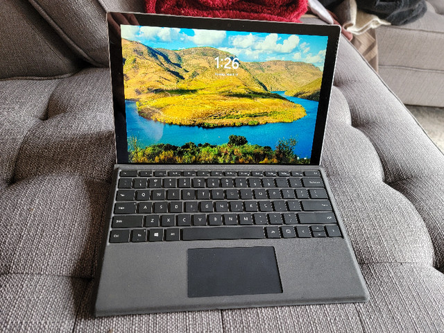 Microsoft Surface Pro 5 with Windows 11 Pro in iPads & Tablets in Thunder Bay