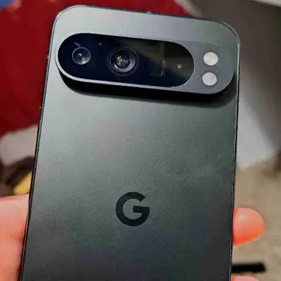 EUC Google Pixel 9 Pro XL 128GB 6.7" screen Bought it new from fido. It is only a year and 4 months...