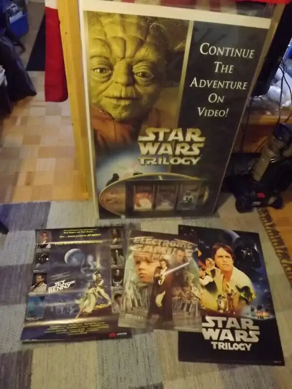 VARIOUS STAR WARS /PHANTOM MENACE MOVIE POSTERS 1980/S-2018 in Arts & Collectibles in City of Toronto - Image 3