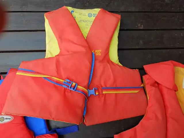 water life saving vests in Water Sports in Ottawa - Image 5