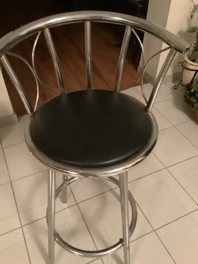 SWIVEL BAR STOOL in Chairs & Recliners in City of Toronto - Image 3