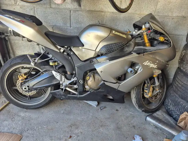 Kawasaki 636 Zx6r 2006 part out in Sport Bikes in City of Toronto - Image 5