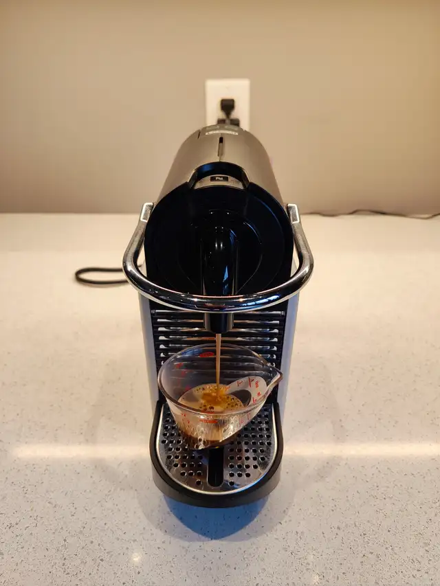 Nespresso Pixie Espresso Machine in Coffee Makers in Ottawa - Image 3