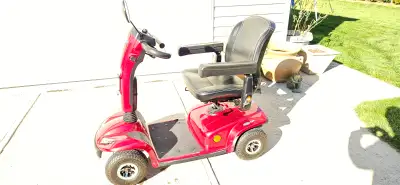 2018 - Invacare Leo Scooter (4-Wheel) versatility both indoors and outdoors spaces The Invacare Leo...