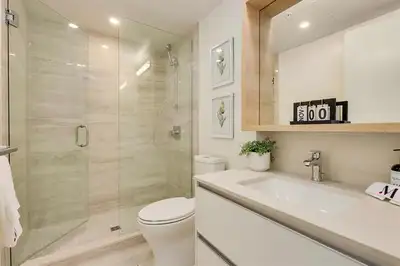 1-bedroom plus den( can use as 2nd bedroom) facing garden , located in the heart of Richmond's prest...