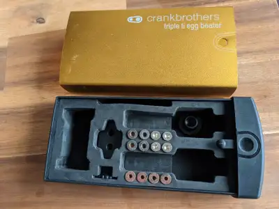 metal box for Crank Brothers Triple Ti clipless pedals,no pedals