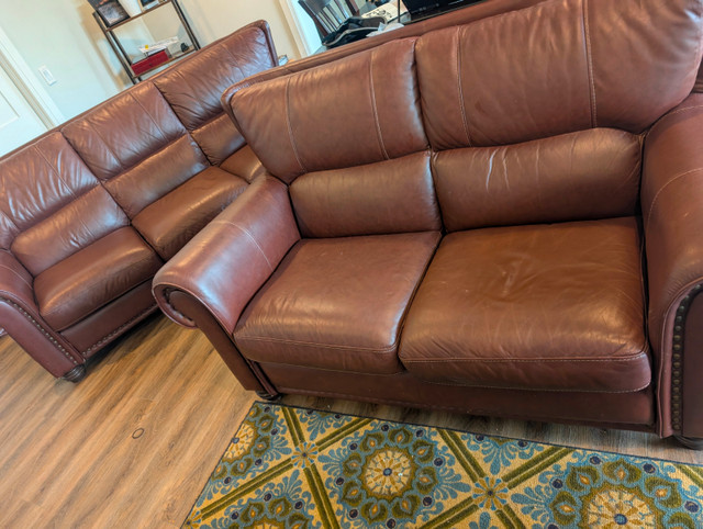 leather couch and loveseat in Couches & Futons in St. Catharines - Image 4