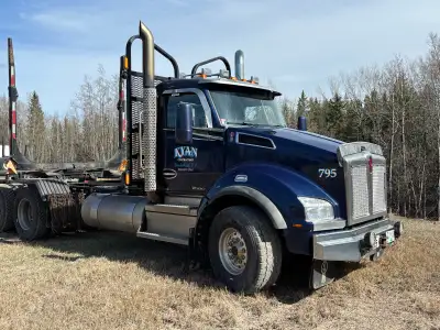 2022 T880 tridrive X15 cumins Eaton 18 speed 22000lb variable front end Currently rigged up for long...