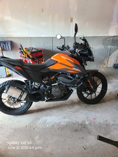 2021 ktm 390 adventure motorcycle lightly used. 1100 km on it.