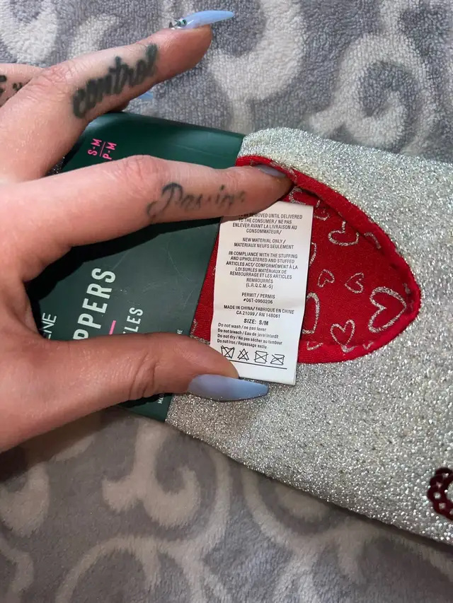 Ardene Women’s Santa Baby Slippers  in Women's - Shoes in Oshawa / Durham Region - Image 4