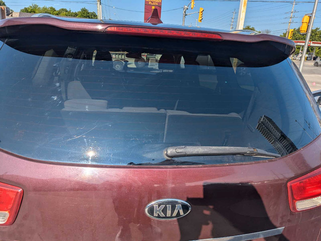 kia Sedona  in Cars & Trucks in Ottawa - Image 2