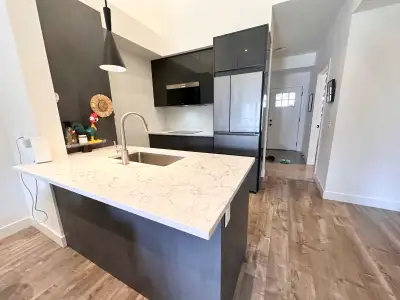 ESCAPE TO THE BLUE MOUNTAINS Experience four-season living in this beautiful 3-bedroom, 2-bath loft-...