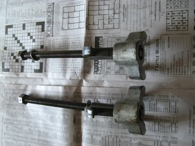 Macpherson strut spring compressor tool. in Hand Tools in Laval / North Shore - Image 8