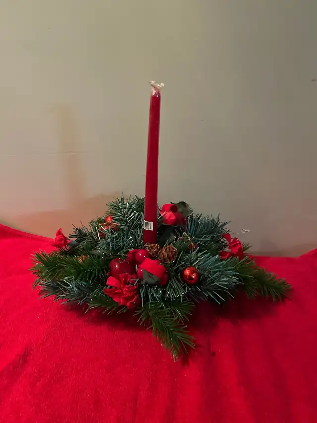 Christmas centrepiece  in Holiday, Event & Seasonal in Calgary - Image 3