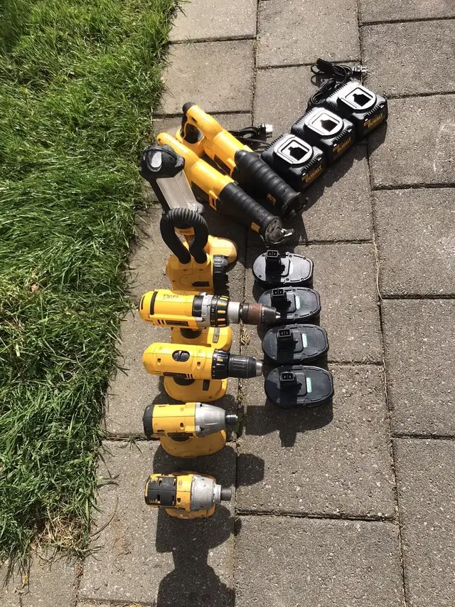 Dewalt drills, sawzall, flashlight,batteries, chargers in Hobbies & Crafts in London - Image 8