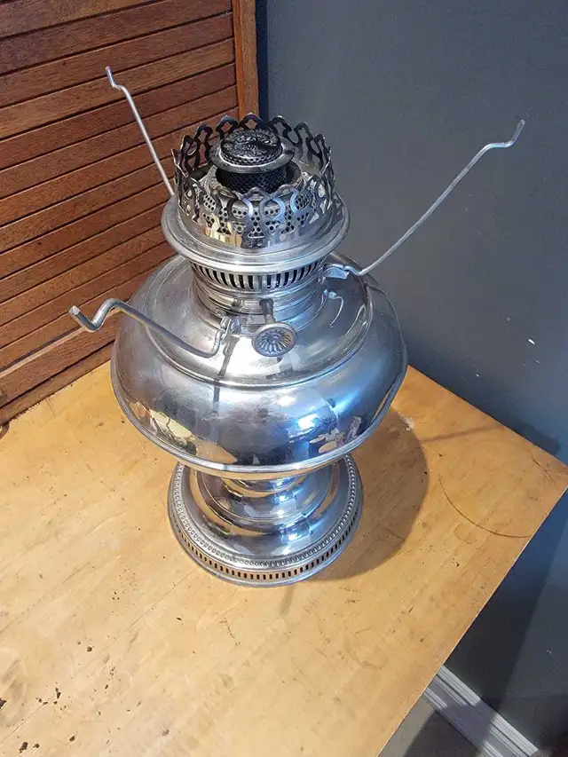 RAYO patterned 1905, 2486 Flame spreader center draft lamp in Indoor Lighting & Fans in Oshawa / Durham Region - Image 2