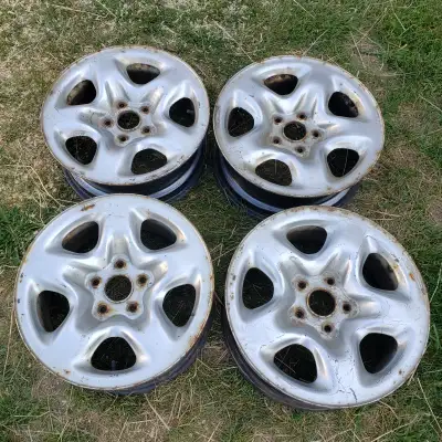 Four 16" steel rims made by Toyota with P/N 42611-48010. Originally meant for a 2001-2007 Toyota Hig...