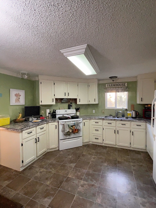 Beautiful Home For Sale Houses for Sale Red Deer Kijiji