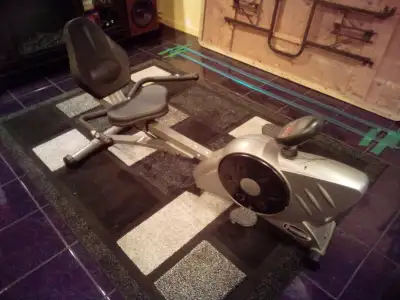 velo d'exercice stationnaire de type allongé, View more