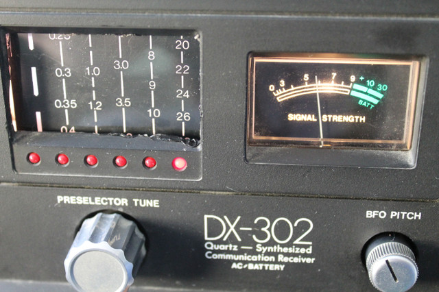 REALISTIC DX-302 AM/SSB  MULTI BAND SHORTWAVE  RECEIVER in General Electronics in Hamilton - Image 3