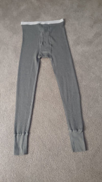 Like-new -- Clean, Men's Long Underwear ---Medium -- Yorkton