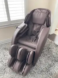 Insignia 2D Zero Gravity Full Body Massage Chair - Brown / Silve