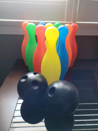 Kids 10 Pin Bowling Set with 2 Balls Plastic