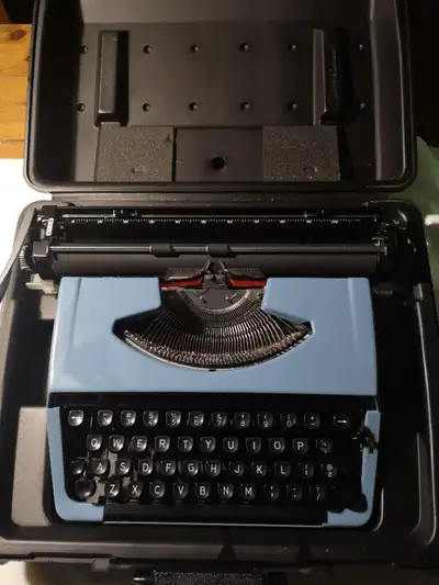 Typewriter, vintage SEARS in excellent condition