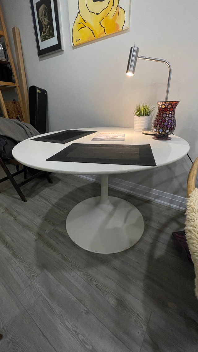 MCM Tulip Dining table dupe! in Dining Tables & Sets in Guelph - Image 2