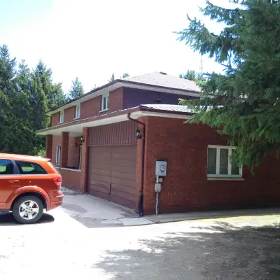 Large room for rent- by napolean/georgian college