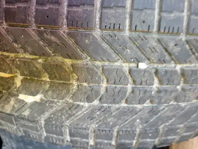 Firestone Winterforce P235/65r17 on 5 x 120 Gm factory rims // will fit 2010 to 2017 Equinox / Terra...