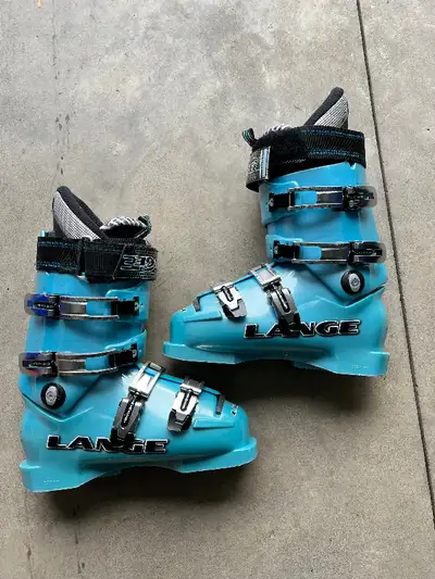 Ski boots, View more