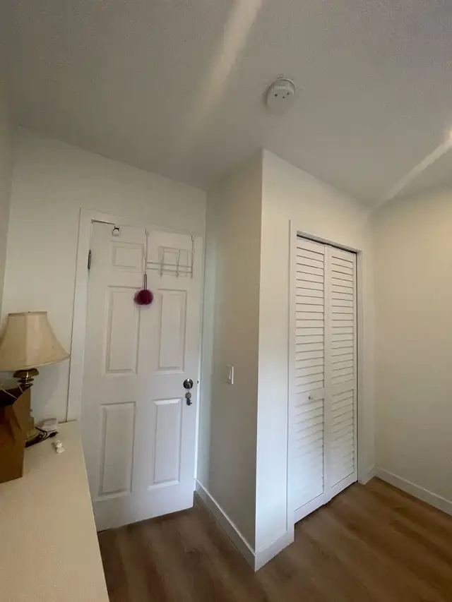 Crescent Heights - One Room for Rent - Male ONLY in Room Rentals & Roommates in Calgary - Image 7