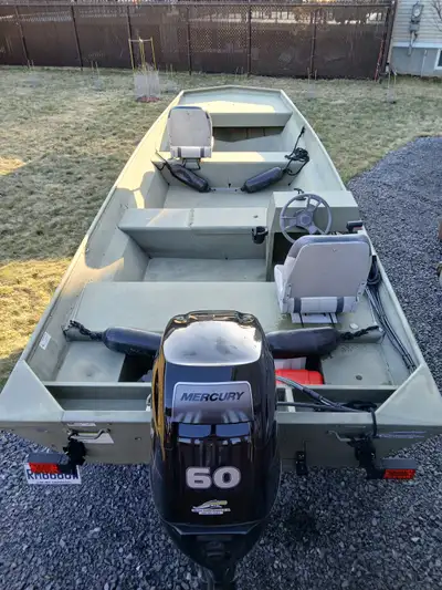 - Bateau de pèche LOWE, 2019 (acheté neuf par le propriétaire en 2021) - Modèle : Jon boats L1852MT...