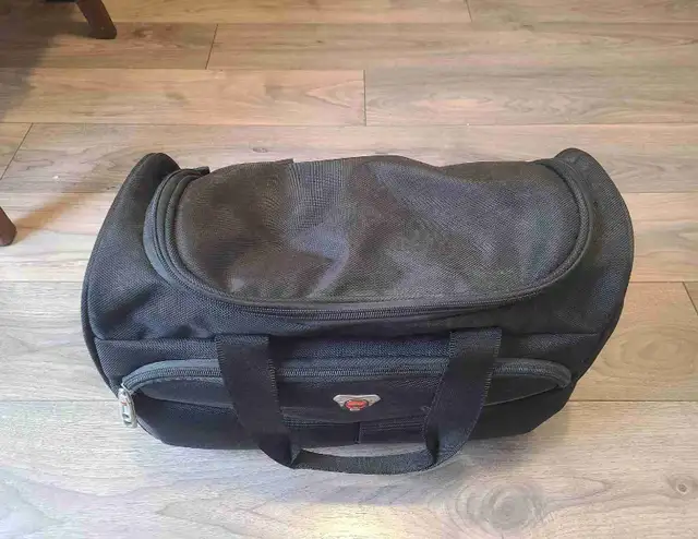 Swiss Gear Bag in Bags & Luggage in Peterborough - Image 2