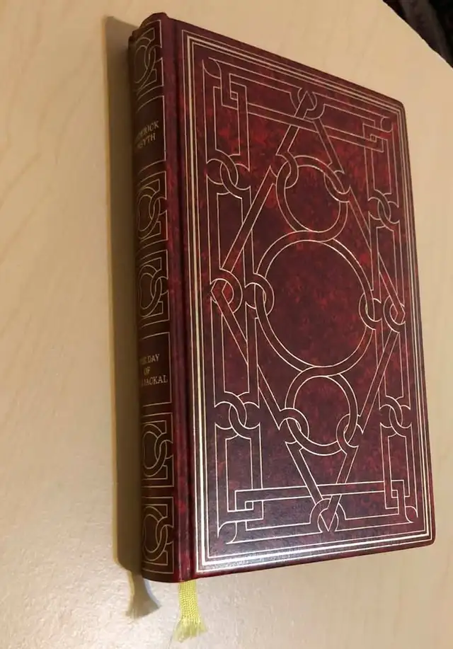 $15 each popular hardcover books mostly book club editions in Fiction in Windsor Region - Image 4