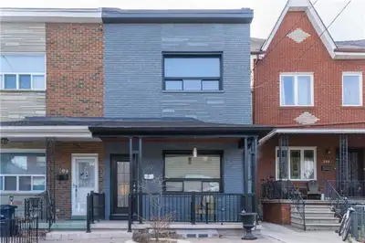 Bright 1-Bedroom with Private Entrance in Trendy Queen West