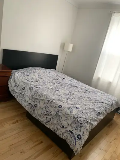 Chambre au premier étage, disponible à June 1 ,pour un homme seul, entièrement meublée et rénovée ré...