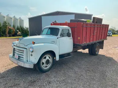 1953 GMC 9500 (3 ton) Grain Truck Original Owners 235 - 6 cylinder gas engine 4 speed manual with a...