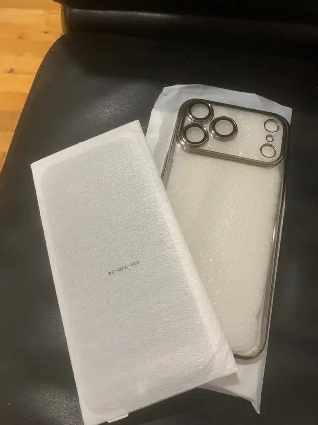 iPhone 18pro max clear case and screen protector 
