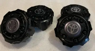 Cap pour mags de Toyota 4runner 1986 à 1996. $65 chacun ou $220 pour les quatres