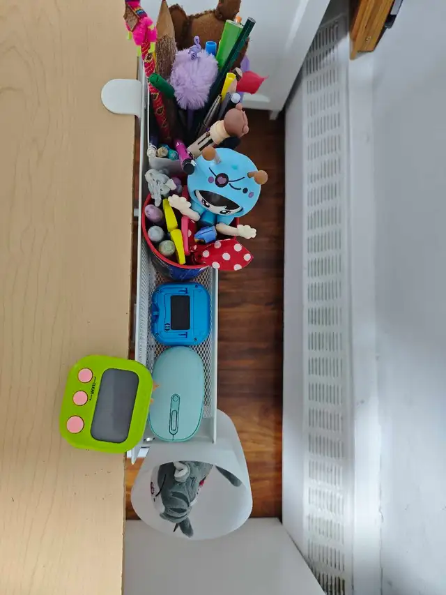 Little computer desk with castors in Desks in City of Toronto - Image 6
