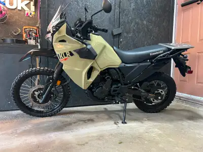 Selling my friends near new 2022 Kawasaki KLR 650 ABS. New Shinko tires at the end of last year. Thi...