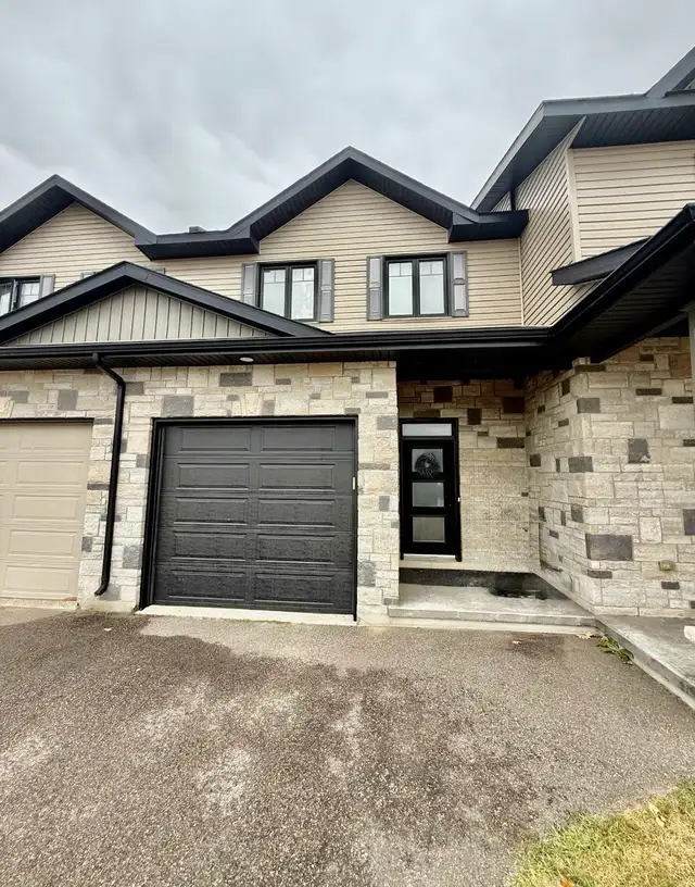  FULLY FURNISHED TOWNHOME FOR RENT – CHAD STREET, PETAWAWA