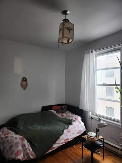 Chambre à louer! nous sommes 2 colocs à la recherche d'un 3ème Proche des stations Sherbrooke/Saint-...