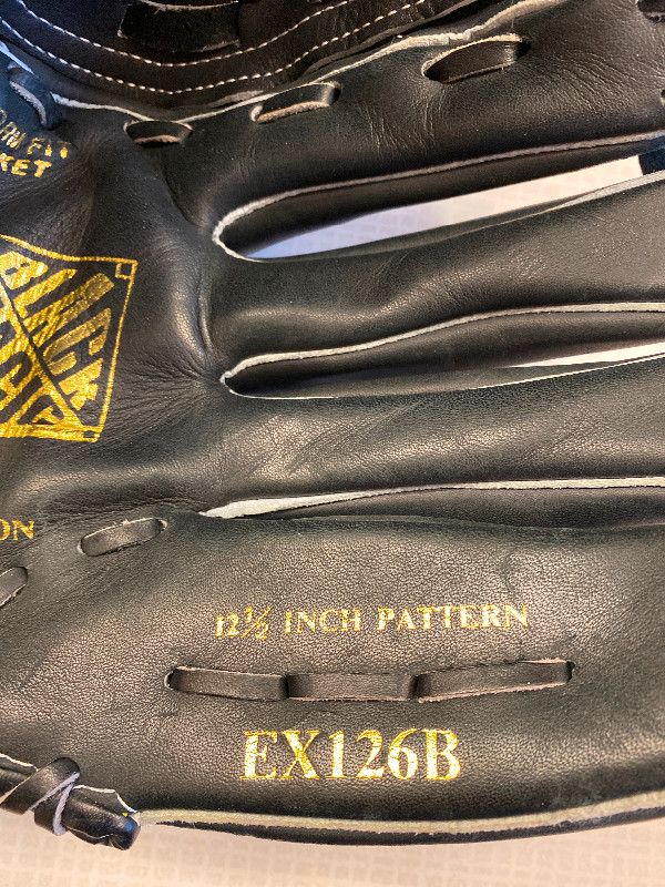 Easton Black Magic Leather 12.5" EX126B Baseball Glove RHT in Baseball & Softball in Oakville / Halton Region - Image 4