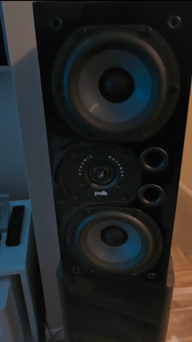 Polk LSi15-Audiophile Towers in Speakers in Calgary - Image 5