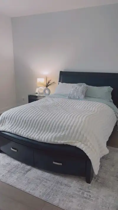 Queen bed set. Very good condition, View more