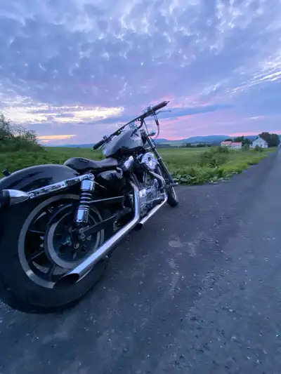 Harley sportster 1995 très propre viens avec quelques pièces (banc double, drag bar, pièce d’origine...