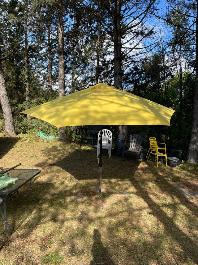 9 ft. Aluminum Auto Tilt Patio Umbrella in Lemon Olefin in Patio & Garden Furniture in Markham / York Region - Image 3